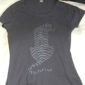 Onno size Medium EUC graphic tee